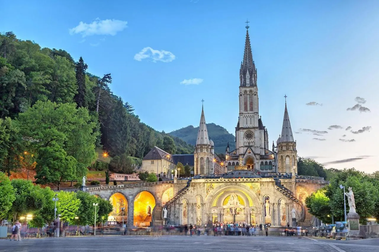 Hotel Saint Jean Baptiste Lourdes 2*,